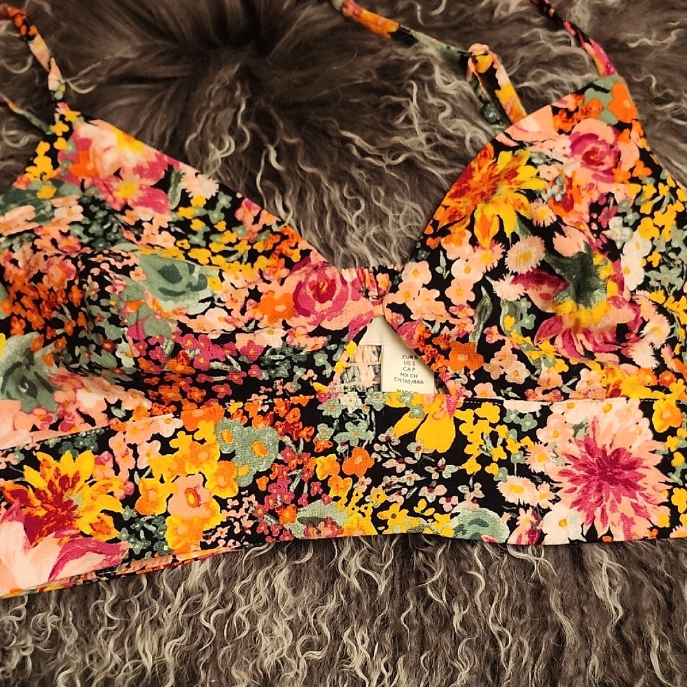 Floral Print Bra Top With Cutout